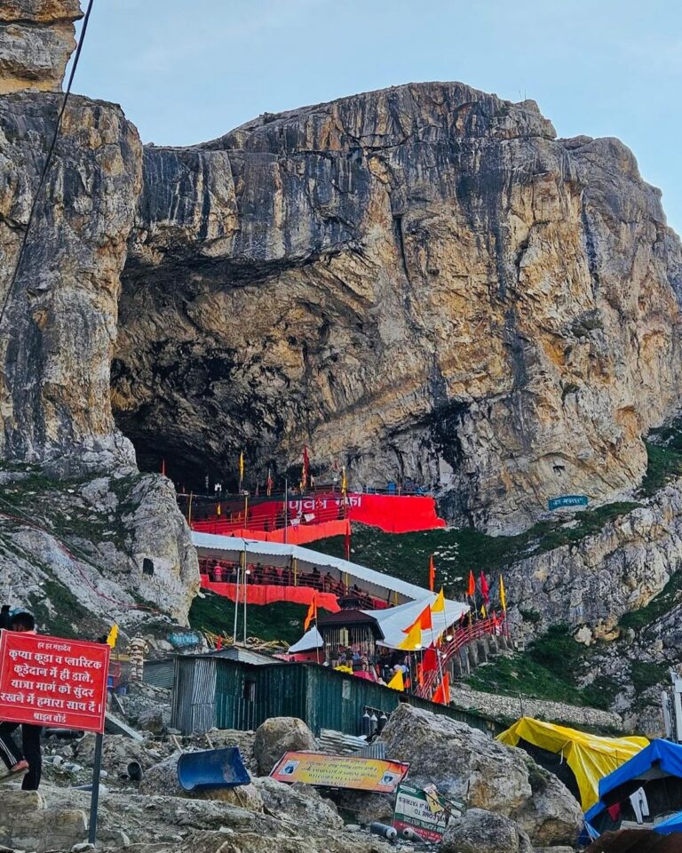 बाबा बर्फानी के दरबार में आस्था का सैलाब: कड़े सुरक्षा घेरे में शुरू हुई अमरनाथ यात्रा, 'छड़ी मुबारक' की रस्मों की तैयारी तेज