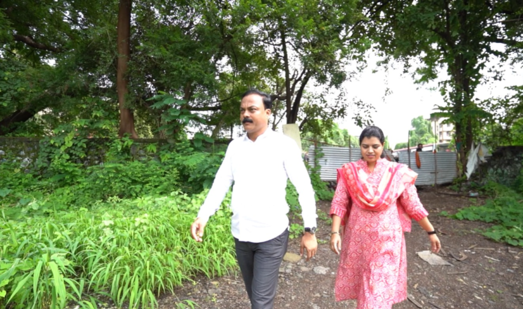 Airoli Sector-6 Plot No. 30 Neglect: Former Corporator Shreya Jirge and Sudarshan Jirge Conduct On-Ground Inspection with Officials