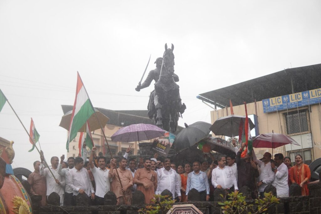 Massive Public Support for 'Tiranga Padayatra' in Panvel Despite Heavy Downpours