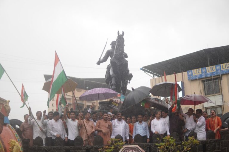 Massive Public Support for 'Tiranga Padayatra' in Panvel Despite Heavy Downpours