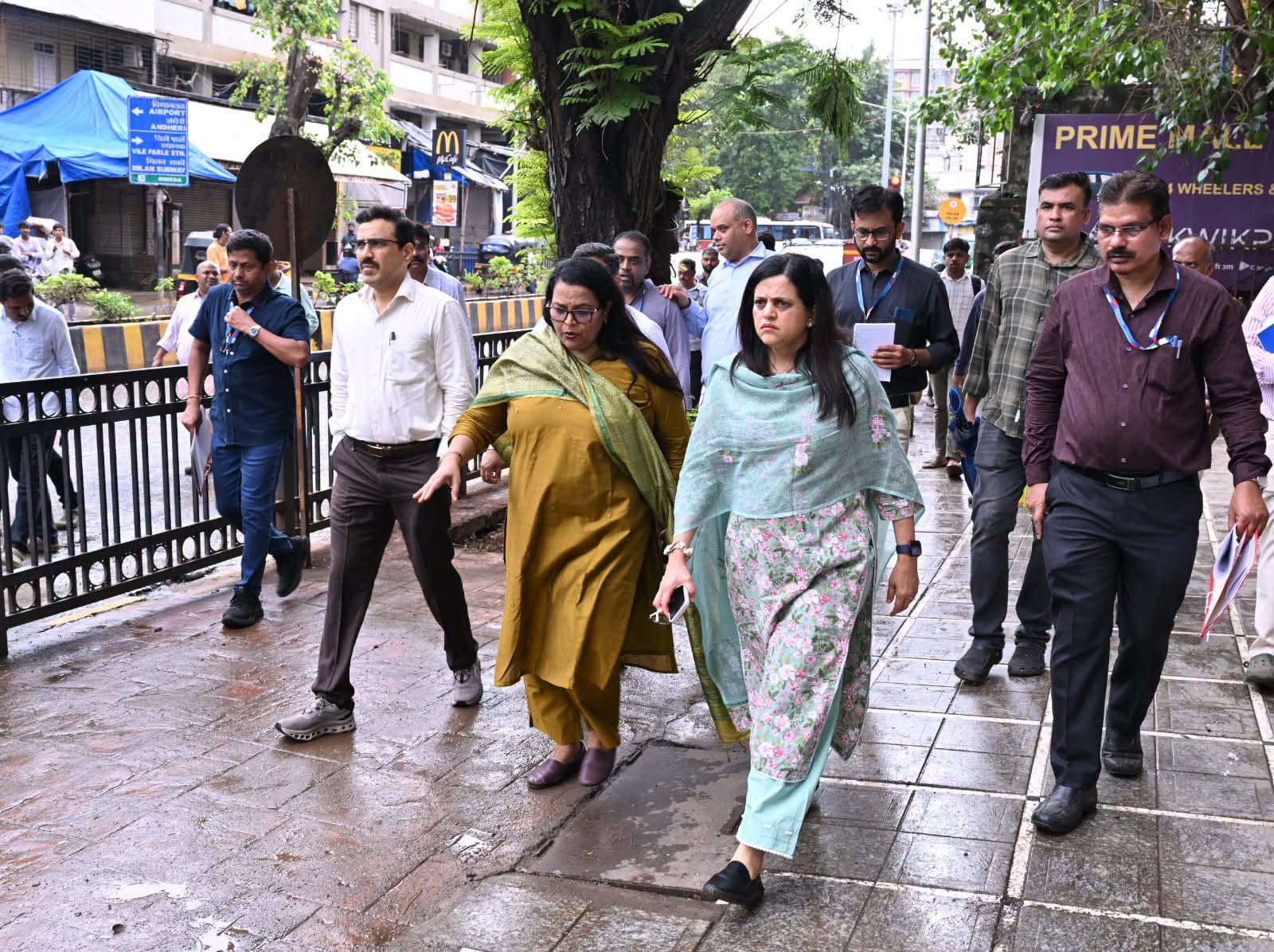 ‘Pedestrian First’ Drive: BMC Cracks Down on Illegal Hawkers and Encroachments Across Mumbai Footpaths